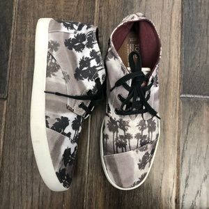 Men’s TOMS Sneaker - worn twice